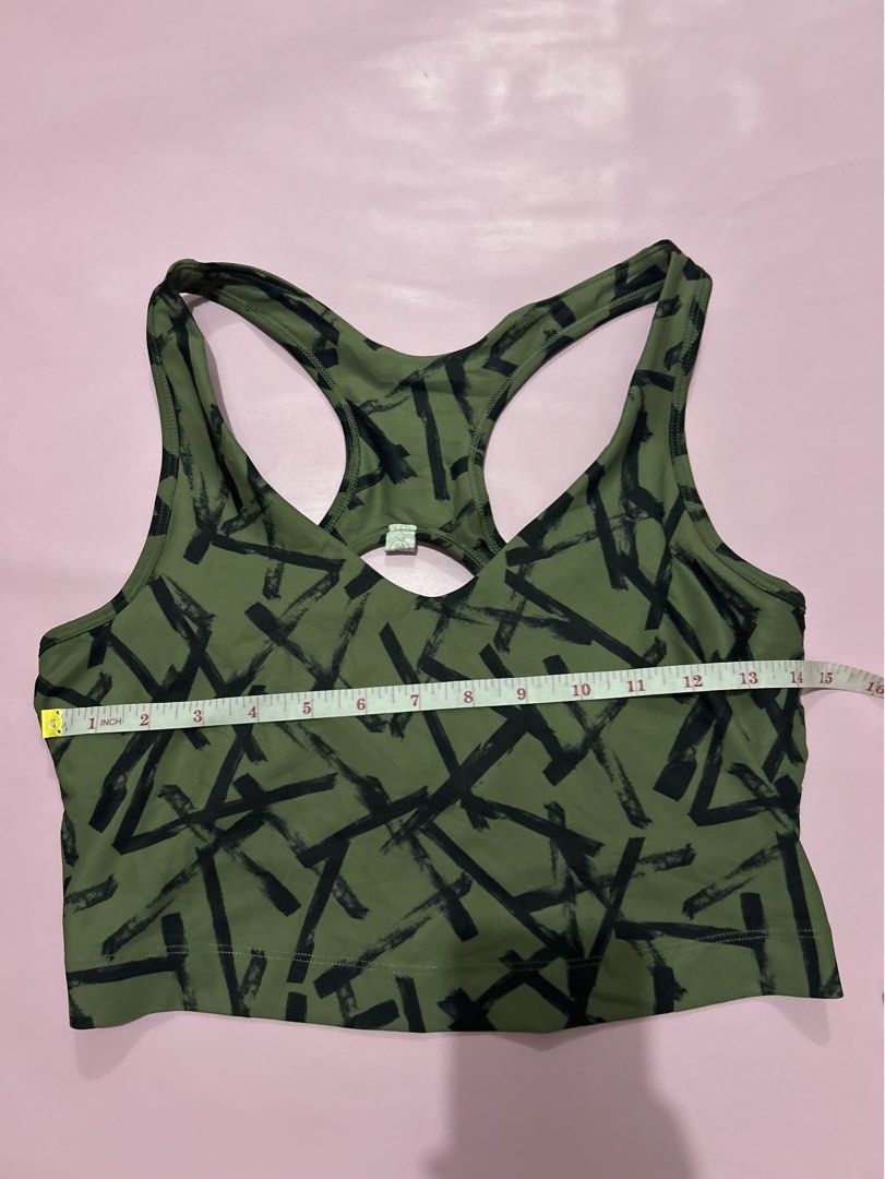 Sports Bra (Category: Activewear) located in Manila. Submitted by chen_clybelles (Listing ID 1467755744, Image 2). Description: No pads, with pad slots.