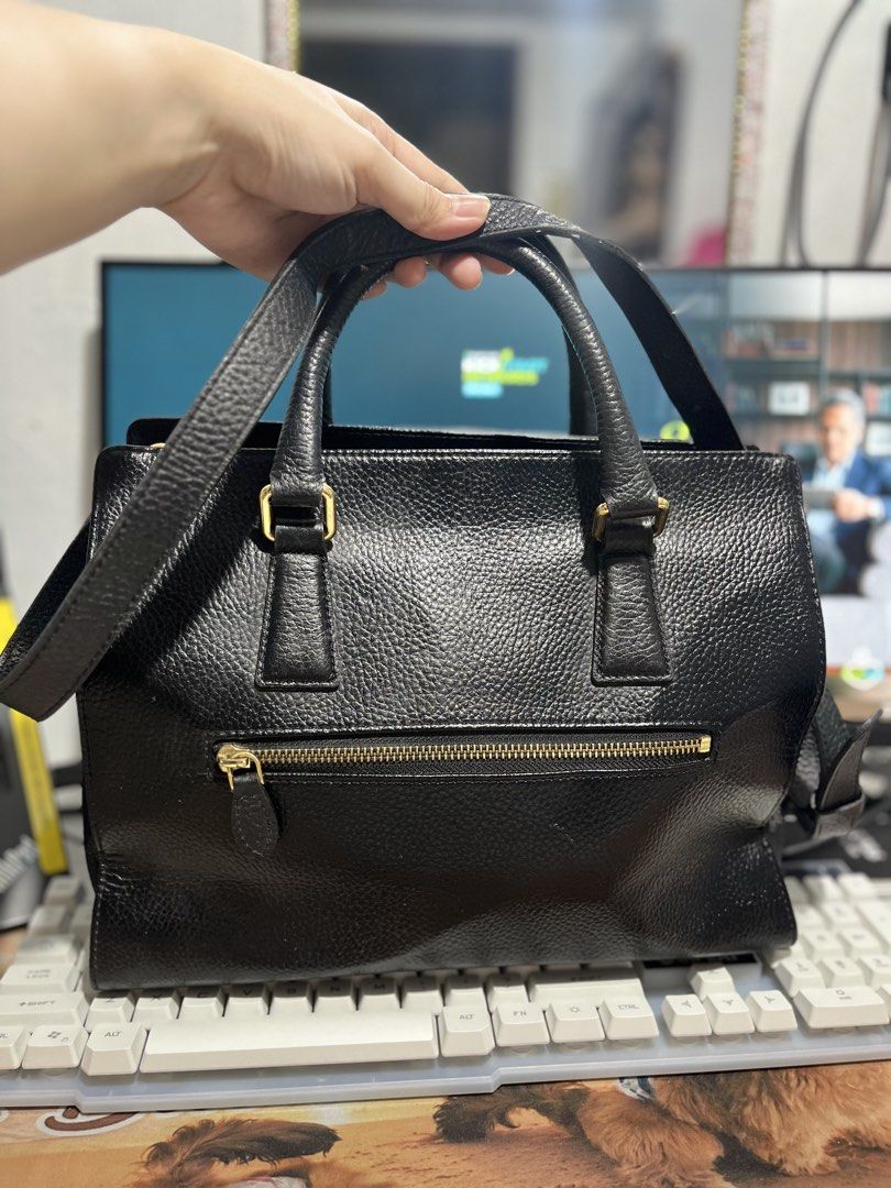 ST. SCOTT 2N1 BAG (Category: Cross-body Bags) located in Quezon City. Submitted by okcaaai (Listing ID 1467675381, Image 2). Description: 👜 St. Scott 2N1 Bag ✨ Good as new ✨ Used only twice ✨ Gold hardware.