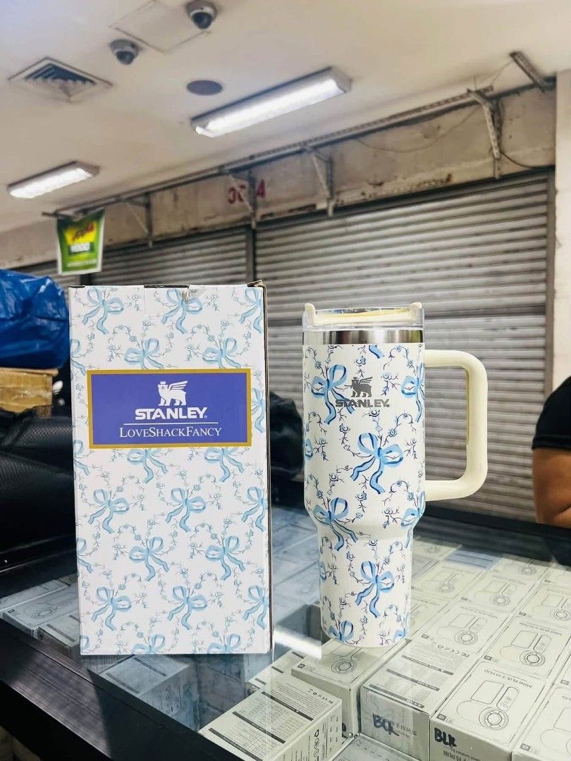 Stanley Quencher H2.0 FlowState Tumbler (Category: Water Bottles & Tumblers) located in Santo Domingo. Submitted by krizzies_korner (Listing ID 1467620505, Image 3). Description: - 100% Authentic Stanley Quencher H2.0 Tumbler - Features a sturdy handle and convenient straw lid - Double-wall stainless steel construction keeps drinks ice cold all day - Wide variety of colorways: solid pastels, marble prints, and limited LoveShackFancy designer boxe