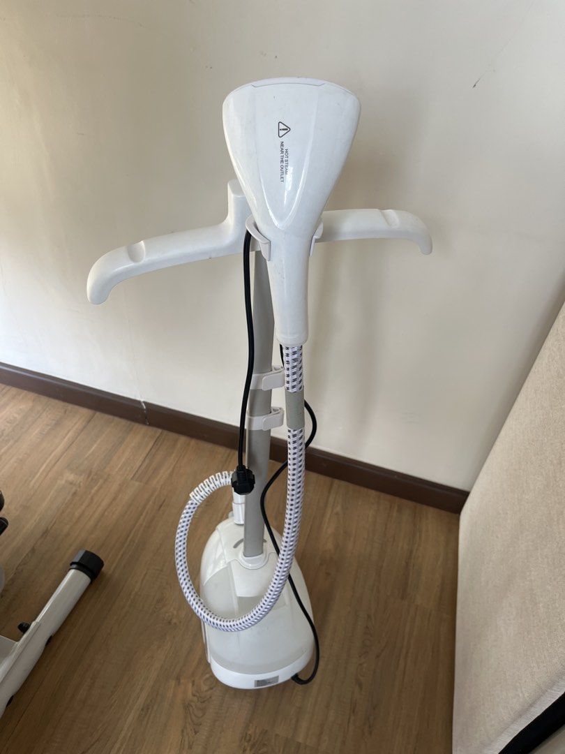 Steaming Iron (Category: Ironing Boards) located in Cainta. Submitted by klejre (Listing ID 1467614194, Image 3). Description: .
