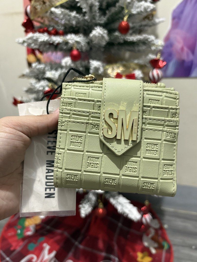 Steve Madden Short Wallet - Green (Category: Wallets & Card holders) located in Valenzuela. Submitted by hjuaneza22 (Listing ID 1467818041, Image 1). Description: .