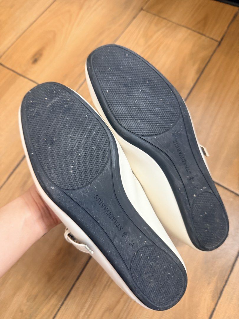 Stradivarius flats (Category: Flats & Sandals) located in Quezon City. Submitted by destashingmycloset (Listing ID 1467607623, Image 2). Description: .
