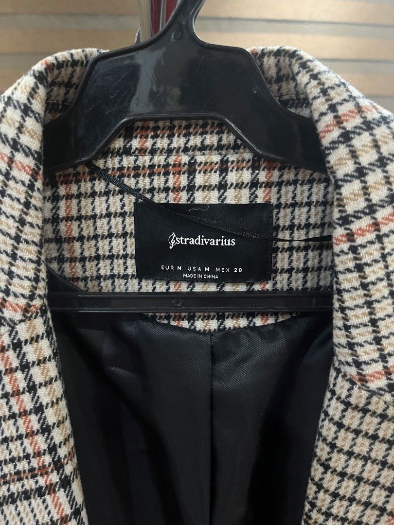 Stradivarius Plaid Double Breasted Blazer Size M (Category: Coats, Jackets and Outerwear) located in Makati City. Submitted by grizzlybear95 (Listing ID 1467729179, Image 2). Description: - Brand: Stradivarius - Size: M (EUR M, USA M, MEX 28) - Design: Neutral plaid with black, beige, and reddish-brown checks - Details: Double-breasted with metal buttons, notched lapels, and structured shoulders - Lining: Fully lined in black fabric - Condition: 