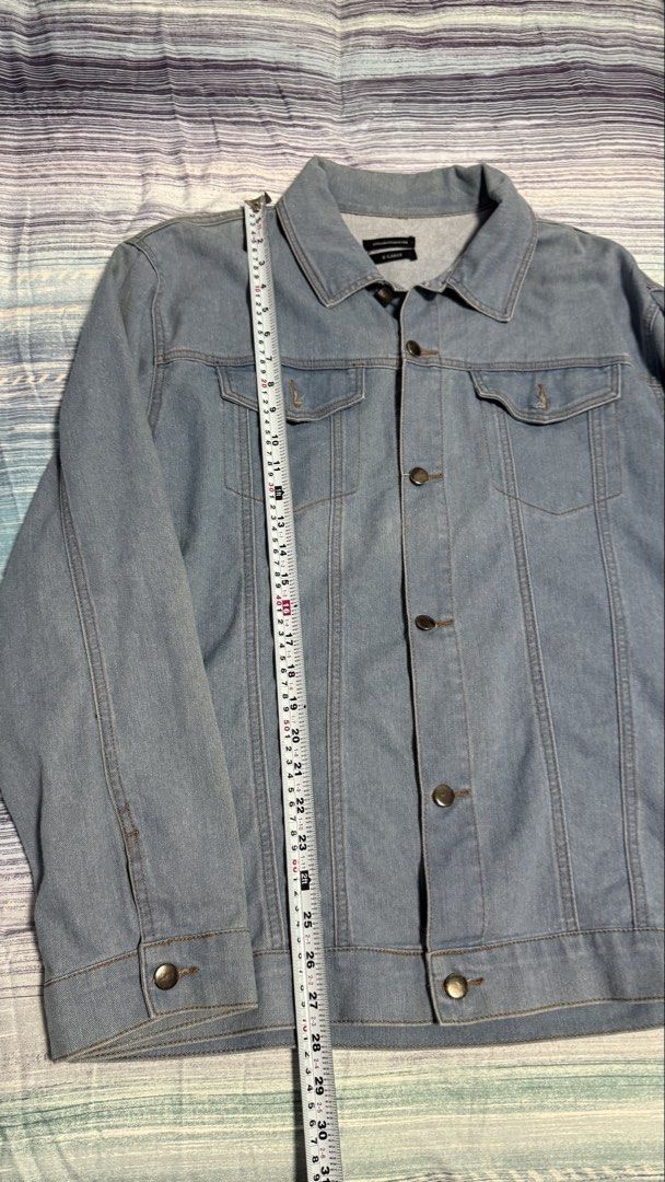 Straightforward Light Blue Denim Jacket XL (Category: Coats, Jackets and Outerwear) located in Quezon City. Submitted by kobeeeee_12 (Listing ID 1467640788, Image 3). Description: - Color: Light blue - Size: X-Large - Material: Durable denim - Design: Classic button-up front, collar, and chest flap pockets - Style: Versatile and easy to pair with casual everyday outfits.