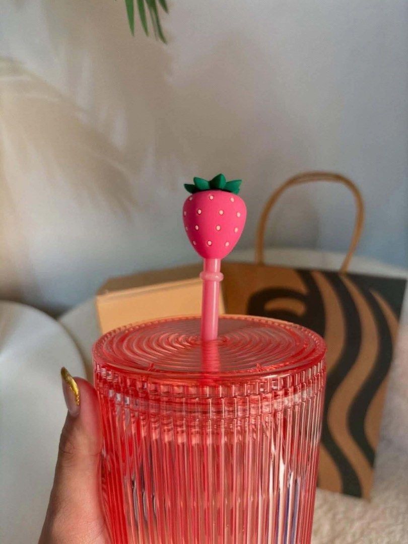 ST⭐️RBUCKS Strawberry Cold Cup 24oz (Category: Water Bottles & Tumblers) located in Quezon City. Submitted by coleen0 (Listing ID 1467632149, Image 3). Description: 100% ST⭐️RBUCKS PULL OUT Inclusion: Box & Paper Bag .