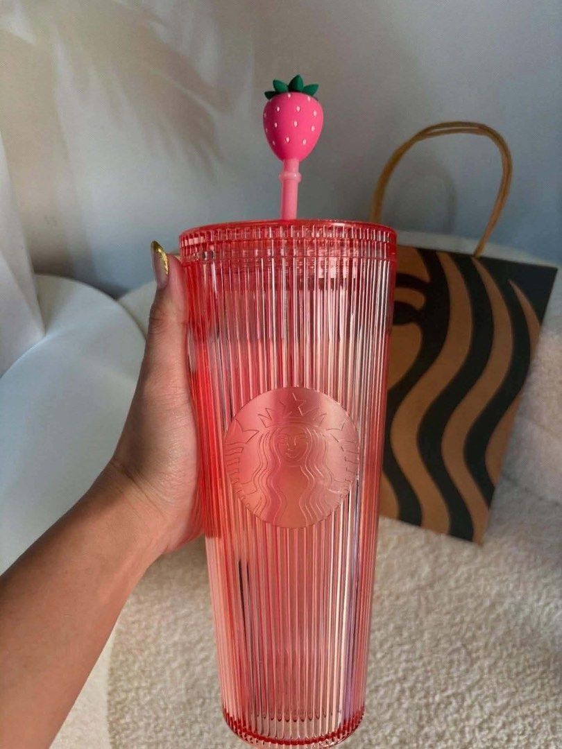 ST⭐️RBUCKS Strawberry Cold Cup 24oz (Category: Water Bottles & Tumblers) located in Quezon City. Submitted by coleen0 (Listing ID 1467632149, Image 2). Description: 100% ST⭐️RBUCKS PULL OUT Inclusion: Box & Paper Bag .