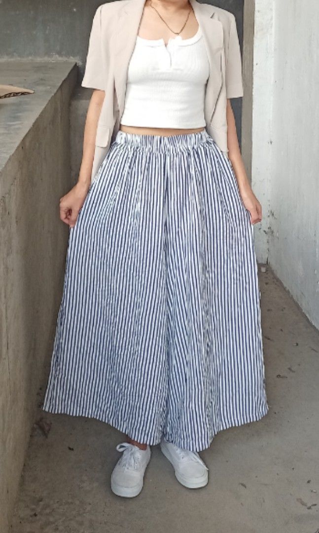 Stripe trend wide flowy squarepants (Category: Other Bottoms) located in Davao. Submitted by kannikasok1987 (Listing ID 1467618658, Image 3). Description: Wd side pocket Waist 24-38 (garterize) L 36 good as new.