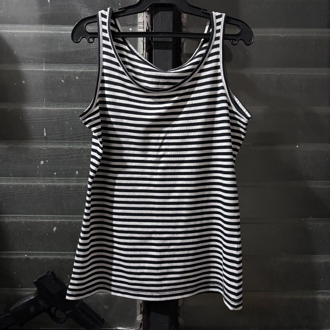 striped tank top (Category: Sleeveless) located in Caloocan City. Submitted by paucomputer (Listing ID 1467790061, Image 1). Description: no issues 16.5x23.