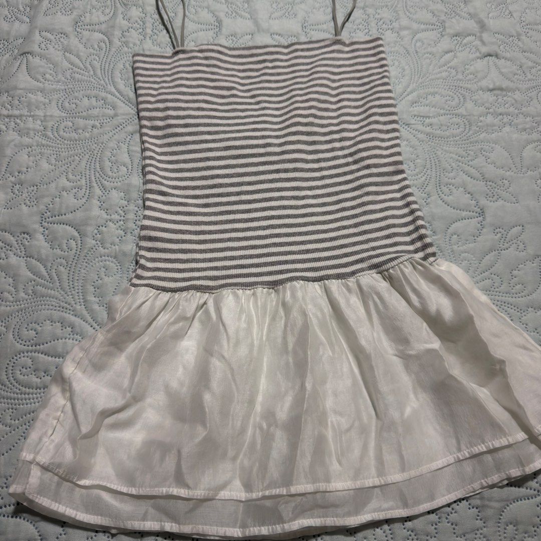Stripped Peplum Top (Category: Sleeveless) located in Cebu City. Submitted by shopjillscloset (Listing ID 1467755344, Image 3). Description: - stretchy - fits s to m.