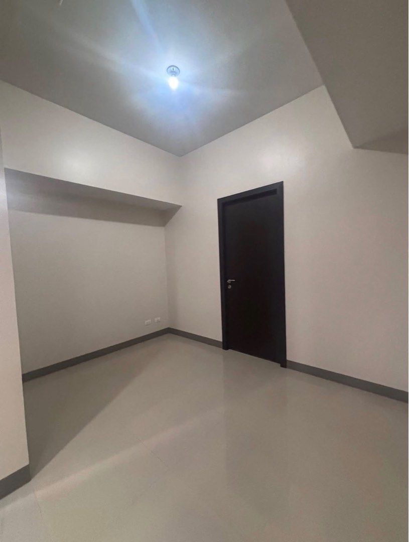 Studio Unit with Built-in Kitchen Cabinets and Wardrobe (Category: Shelves, Cabinets & Racks) located in Manila. Submitted by 1111anze (Listing ID 1467621536, Image 2). Description: ✨ PARK McKINLEY WEST ✨ 🏙️ Own a Brand-New 1BR Unit in McKinley 💰 Selling Price: ₱11M- net 🏡 Unit Features: ✅ 38 sqm 🛏️ 1 Bedroom 🏢 2nd Floor 🌿 Near/Access to Amenities 🆕 Brand-New Unit 🏠 Bare Unit (AC INCLUDED) – Design it your way 🚫 No Parking 📩 Send me a m