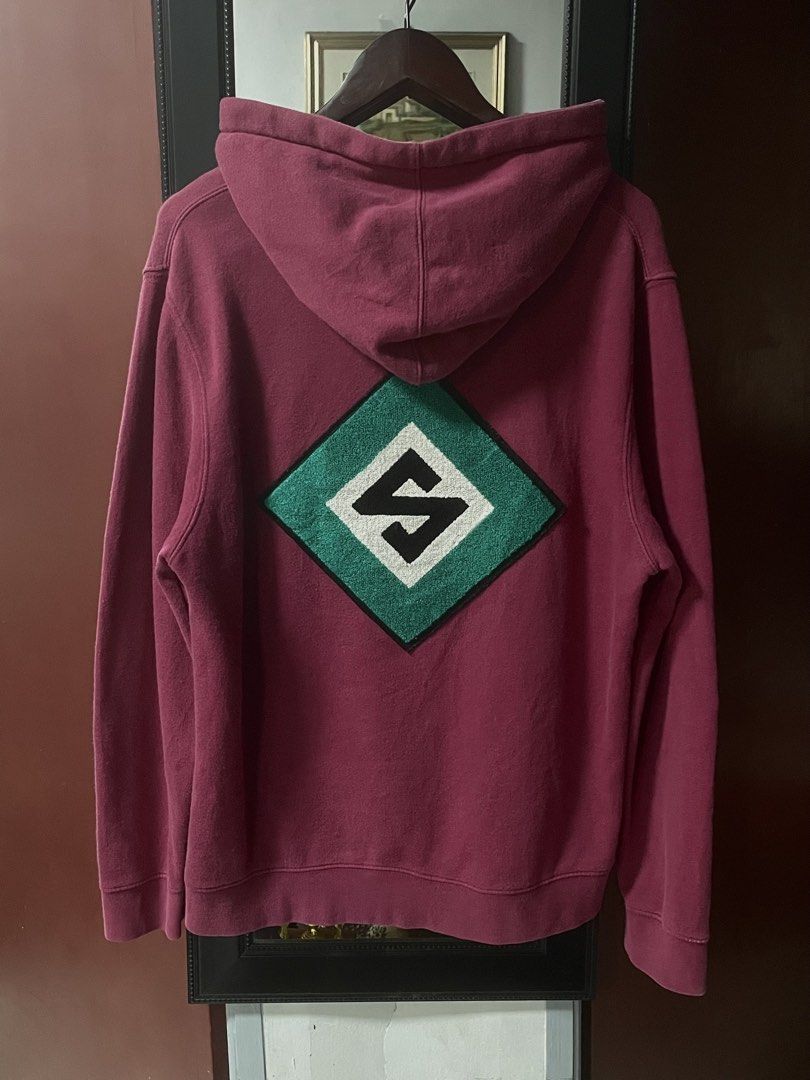 Stussy hoodie (Category: Activewear) located in Lipa City. Submitted by thriftpingssss (Listing ID 1467630267, Image 1). Description: 22x27 Issue: lints 8.5/10 overall condi.
