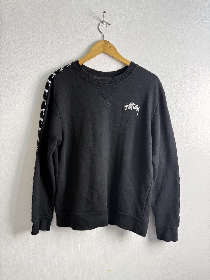 Stussy sweater sleeve logo (Category: Coats, Jackets and Outerwear) located in Legazpi City. Submitted by zeusmostoles27 (Listing ID 1467751273, Image 1). Description: dimes: 21x27 color rate: 9.5 no issue .