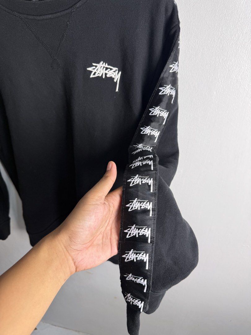 Stussy sweater sleeve logo (Category: Coats, Jackets and Outerwear) located in Legazpi City. Submitted by zeusmostoles27 (Listing ID 1467751273, Image 3). Description: dimes: 21x27 color rate: 9.5 no issue .