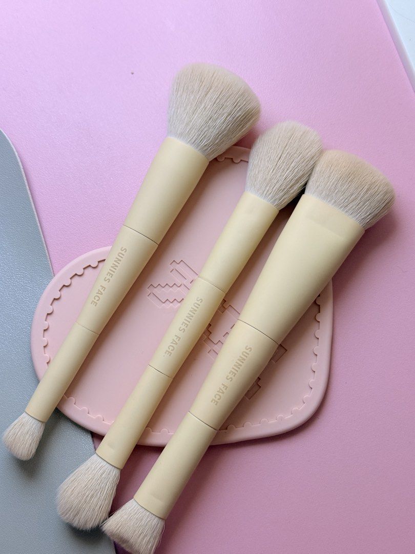 Sunnies Facemate Brush (Sold as set) (Category: Makeup) located in Marikina City. Submitted by glittermoongirl (Listing ID 1467705608, Image 1). Description: Sunnies Facemate Brushes 💛 Cream Blending Bruh 💛 Contour Brush ~ can be used with any powder or cream/liquid 💛 Powder Brush with separate leather case NO ISSUE! Cleaned and sanitized already! SOLD AS SET ONLY! NO LAST PRICE! Loc: Marikina.