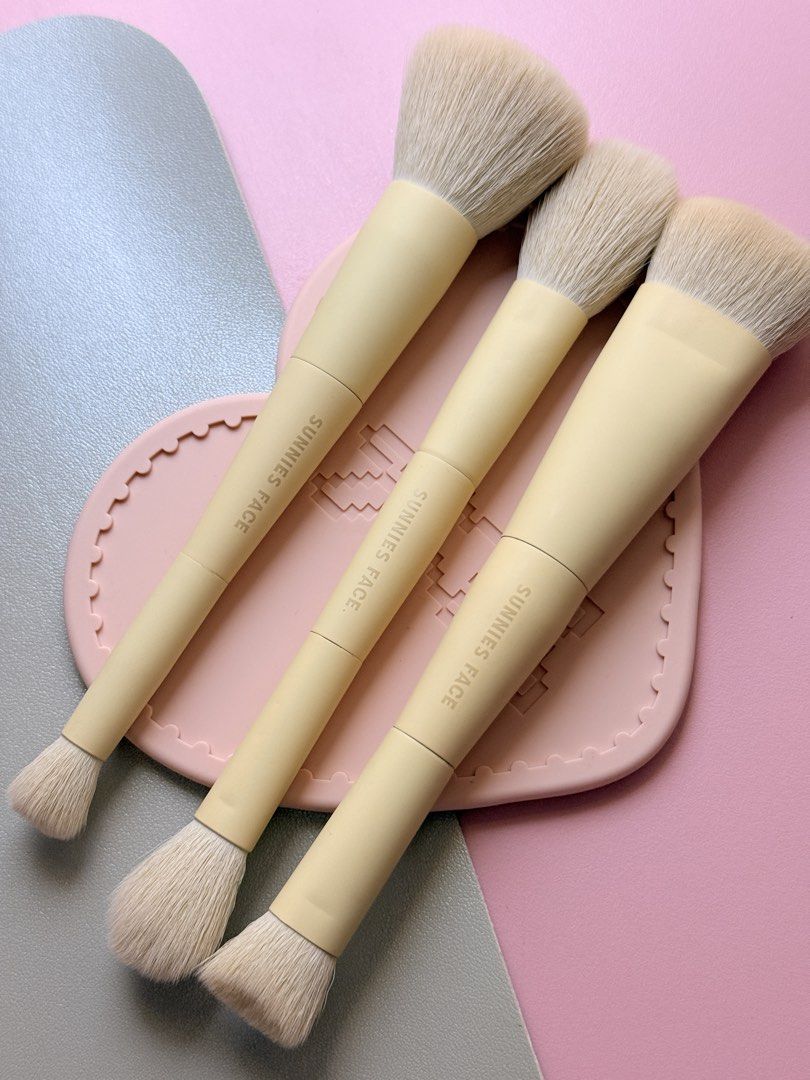 Sunnies Facemate Brush (Sold as set) (Category: Makeup) located in Marikina City. Submitted by glittermoongirl (Listing ID 1467705608, Image 2). Description: Sunnies Facemate Brushes 💛 Cream Blending Bruh 💛 Contour Brush ~ can be used with any powder or cream/liquid 💛 Powder Brush with separate leather case NO ISSUE! Cleaned and sanitized already! SOLD AS SET ONLY! NO LAST PRICE! Loc: Marikina.