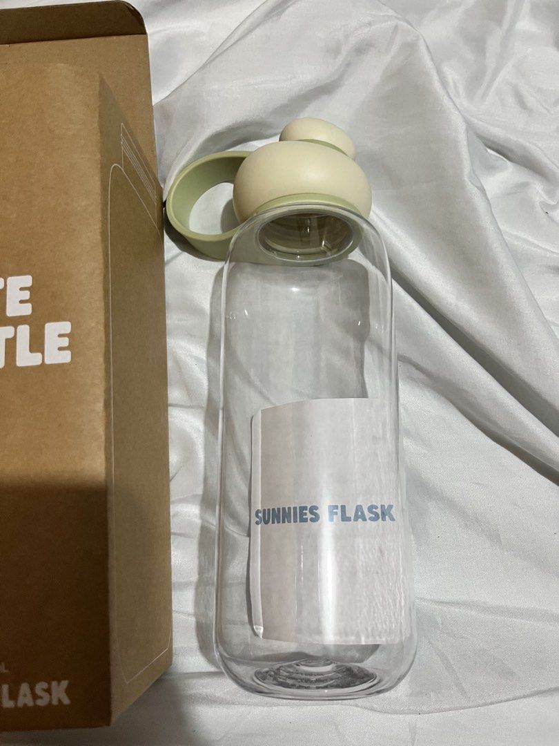 Sunnies Flask Lite Bottle 30oz Set (Category: Water Bottles & Tumblers) located in Subic. Submitted by cyrelll (Listing ID 1467749114, Image 3). Description: INCLUSIONS: 🌼 Sunnies Lite 30oz Bottle 🌼 Sunnies Flask Bubble Cup 🌼 Sunnies Flask Band - BRAND NEW w/ box - never been used RFS: I have my own sunnies tumbler na.