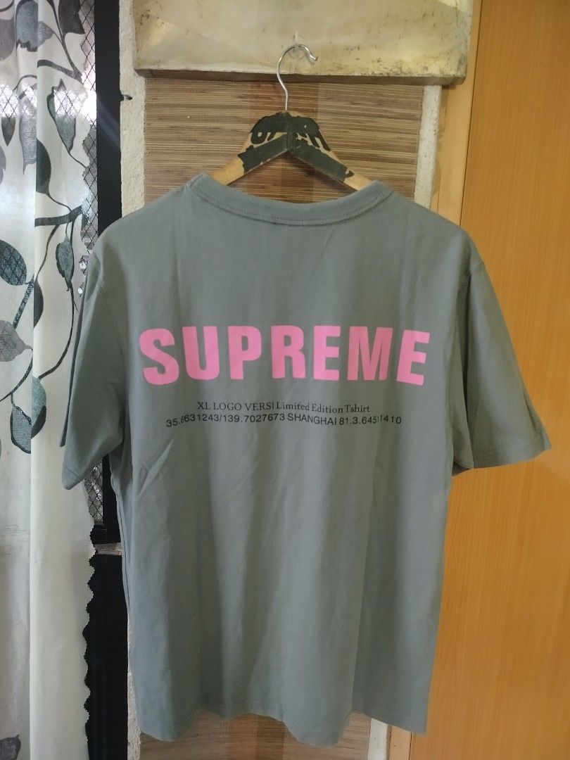 Supreme Grey tee (Category: Formal Shirts) located in Ligao. Submitted by milo_finds303 (Listing ID 1467655474, Image 2). Description: Supreme Grey tee (off) •Dimes: 22X28 •Colorate: 9/10 •Good Condition •Issue: Non 550 shipped🚚📦 JNT COURIER AND CAN SHIP NATIONWIDE🌐📦.