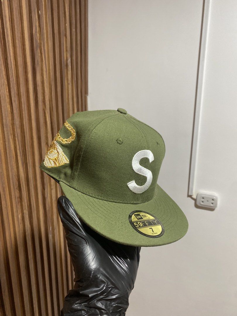 Supreme New Era 59FIFTY Green Cap Size 7 (Category: Caps & Hats) located in Caloocan City. Submitted by heatedcaps4425 (Listing ID 1467802776, Image 2). Description: - Brand: Supreme x New Era 59FIFTY - Color: Green with grey undervisor - Size: 7 (55.8 cm) - Details: White 'S' logo on front, intricate gold chain embroidery wrap, and red Supreme box logo on the back - Condition: Brand new with gold brim sticker and original inside taping/tags inta