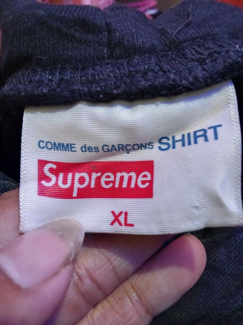 Supreme x cdg (Category: Hoodies) located in Manila. Submitted by tcbukay_zxc25 (Listing ID 1467669911, Image 3). Description: supreme x cdg makapal tela size xl good condition.