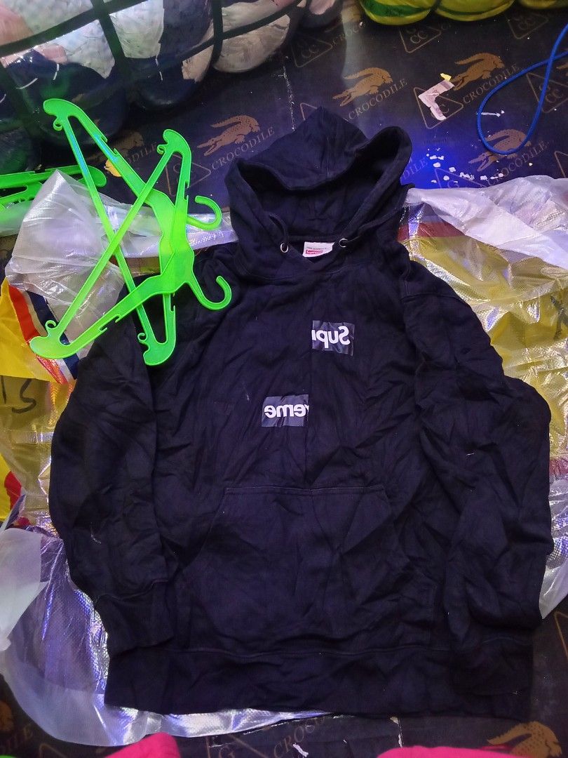 Supreme x cdg (Category: Hoodies) located in Manila. Submitted by tcbukay_zxc25 (Listing ID 1467669911, Image 1). Description: supreme x cdg makapal tela size xl good condition.