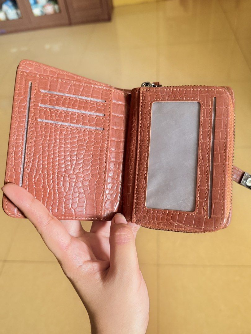 Swiss Polo SLP21-3 Brown Crocodile Pattern Wallet (Category: Wallets & Card holders) located in Valenzuela. Submitted by erikagutierrez (Listing ID 1467642093, Image 3). Description: -Bought this in Zalora -RFS: Di ko na nagagamit - Brand: Swiss Polo (Model: SLP21-3) - Color: Brown with a stylish crocodile texture finish - Hardware: Silver-tone hardware and front logo badge with snap closure - Interior Storage: Multiple card slots and an ID windo