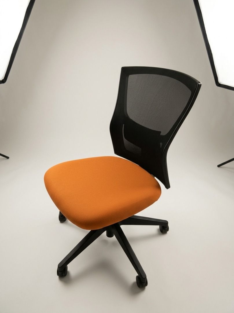 SWIVEL CHAIR (Category: Office Furniture & Fixtures) located in Valenzuela. Submitted by jesspesongco (Listing ID 1467670879, Image 1). Description: SWIVEL CHAIR BRAND: JAPAN PRICE: P3,200 ✔360 Swivel Mobility: Smooth rotation for easy movement in any direction ✔Ergonomic Back Support: Contoured backrest for enhanced comfort during long hours. 📍 LOCATION: OFFICEBUSTERS BALINTAWAK 👤 Look for: Hesus 📞 0961 690 4709.