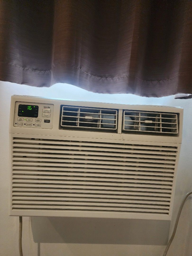 Sylon window type Aircon full inverter 1hp (Category: Air Conditioning and Heating) located in Manila. Submitted by rizzendirecto (Listing ID 1467699014, Image 1). Description: for sale no issue gagamitin nlng 4months old lang ngmet benta na kc nka split type npo. sa condo. pm me tnx or call me.