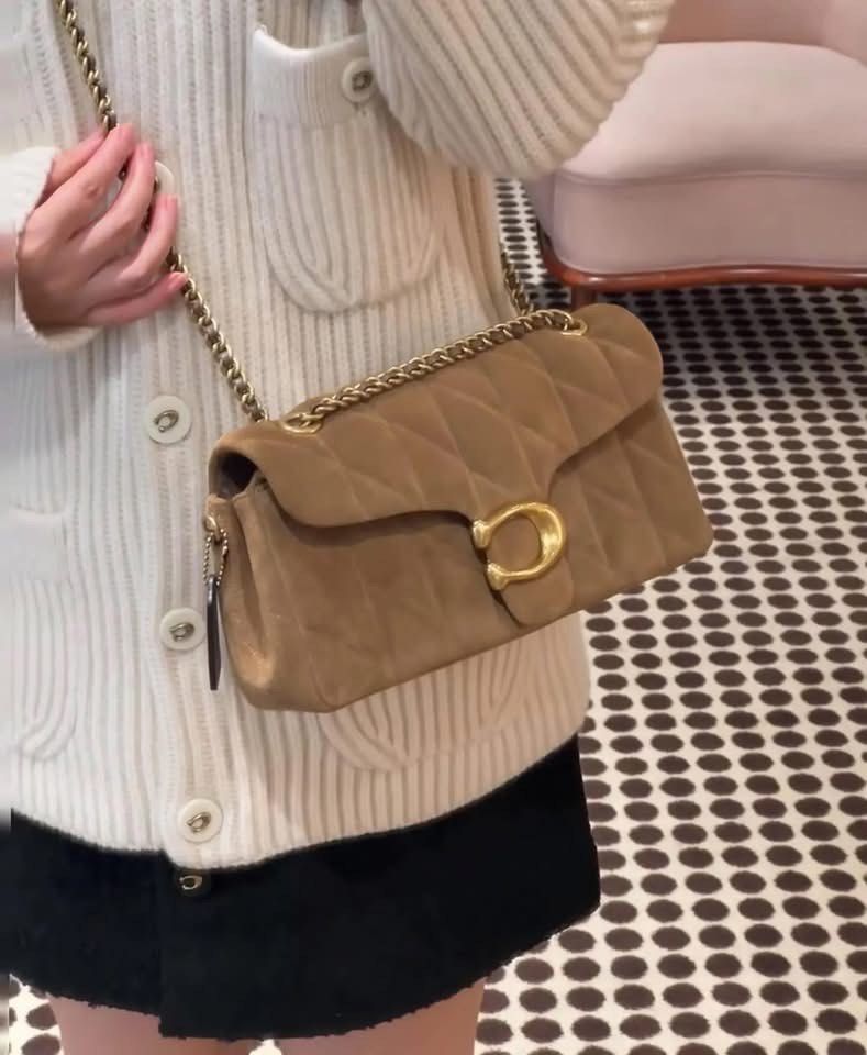 Tabby Medium (Category: Shoulder Bags) located in Manila. Submitted by bagislifeshop (Listing ID 1467728052, Image 1). Description: .