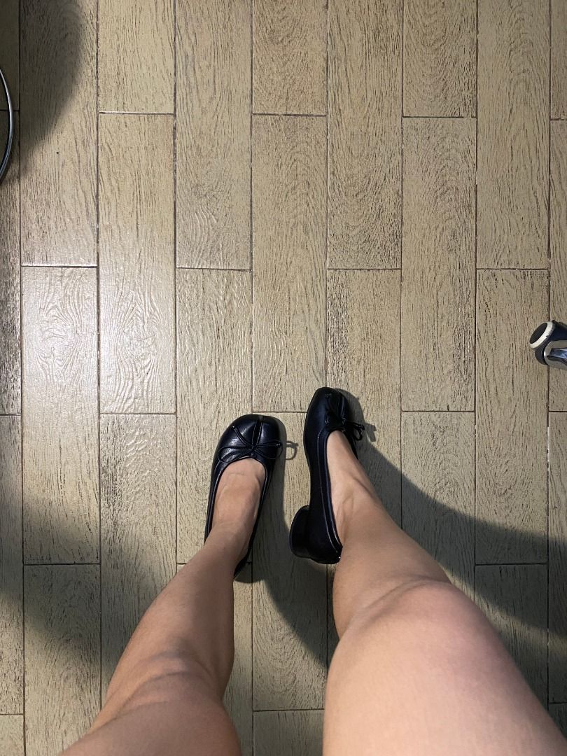 Tabi Pumps Black Split-Toe Tabi Low Block Heel Flats with Bow (Category: Heels) located in Quezon City. Submitted by clementin_e (Listing ID 1467673855, Image 2). Description: - Bought for P 1,820 - Size 36 - Used once - Color: Black - Style: Split-toe flats with low block heels - Design: Cute front bow detail and easy slip-on fit - Comfort: Comfortable height, perfect for daily walking and work - Condition: Smooth finish material with a clean in