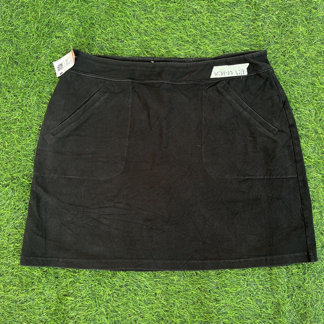 Talbots Hello Saturday Black Skort MP (Category: Skirts) located in Cuyapo. Submitted by Ashtyn.Pre.Loved (Listing ID 1467688600, Image 1). Description: - Brand/Line: Talbots Saturday - Style: Black skort with built-in shorts for comfort and coverage - Size: MP Petite - Pockets: Two front slanted pockets - Material: Soft and comfortable cotton blend - Measurements: Waist approx. 34-35 inches | Length: 17 inches - Origin: Made in Vietnam - Conditi