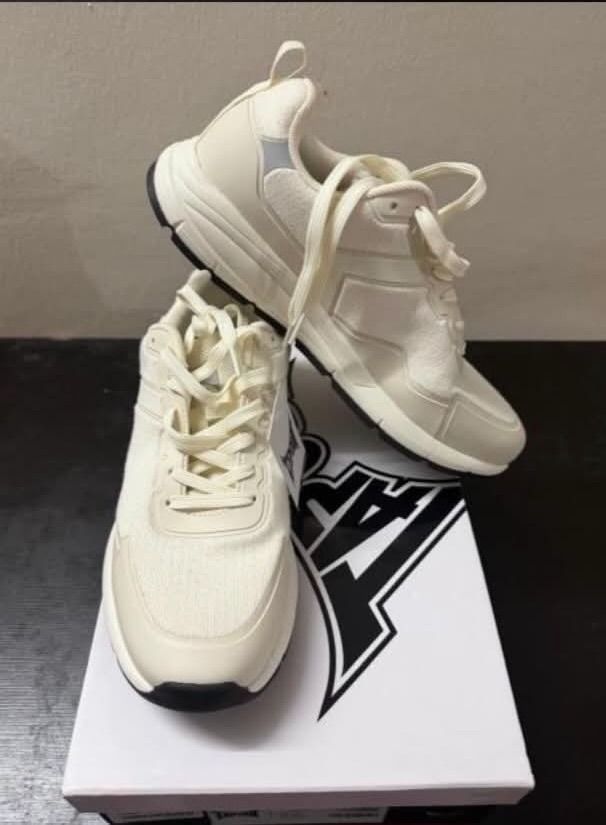 Tapout Beige Sneakers (Category: Sneakers) located in Minglanilla. Submitted by dthreestore (Listing ID 1467625782, Image 3). Description: Brand new Tapout sneakers in beige, size EU 41 / US 8.5. Comes complete with clean soles, original box, and extra laces. Unworn and fresh out of the box! ▪︎Php 1,380 ▪︎Brand New Authentic ▪︎Can ship nationwide ▪︎Follow us on Facebook: D3 Store ▪︎Mode of Payment: Cash/Gcash 🚚 Maxim / J&T (Shipping fee will be 