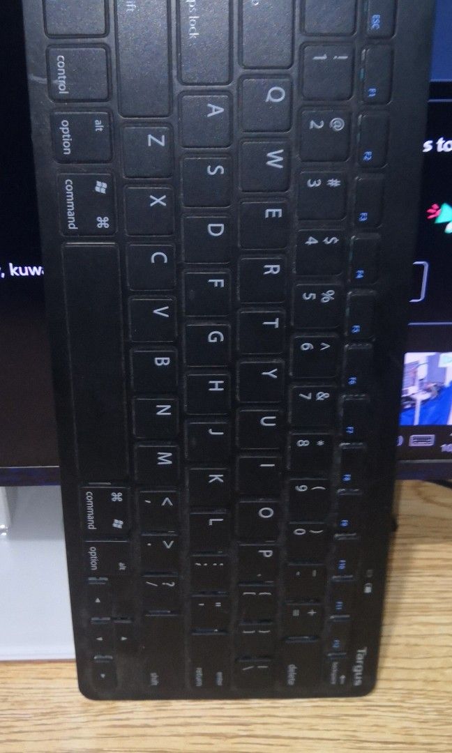 Targus Wireless Keyboard – Compact (Category: Computer Keyboard) located in Pasig City. Submitted by tagkaro (Listing ID 1467691062, Image 3). Description: Targus Wireless Keyboard – Compact Compact Targus keyboard, black color. Complete keyboard unit with power switch sa likod. Suitable for computer and compatible devices, depende sa connection. Condition: Secondhand Brand: Targus Color: Black Layout: QWERTY Included: Keyboard only, based sa ava