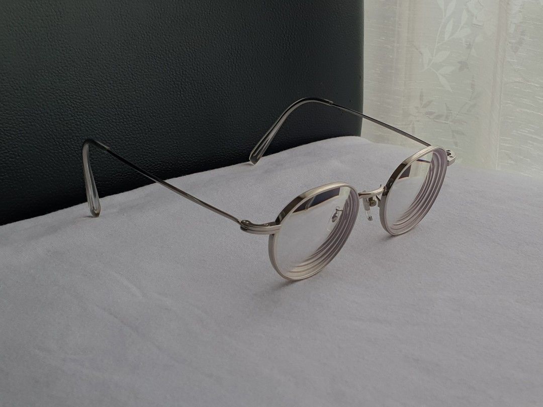 t.elet Beta Titanium Eyeglass Frame (Category: Sunglasses & Eyewear) located in Quezon City. Submitted by WasalakTwo (Listing ID 1467744992, Image 3). Description: Bought in Korea Durable and high quality Ultra lightweight frame Excellent condition Clean and presentable Lens are graded, but replaceable Open for delivery nationwide Front Width 13cm Front Height 4cm.