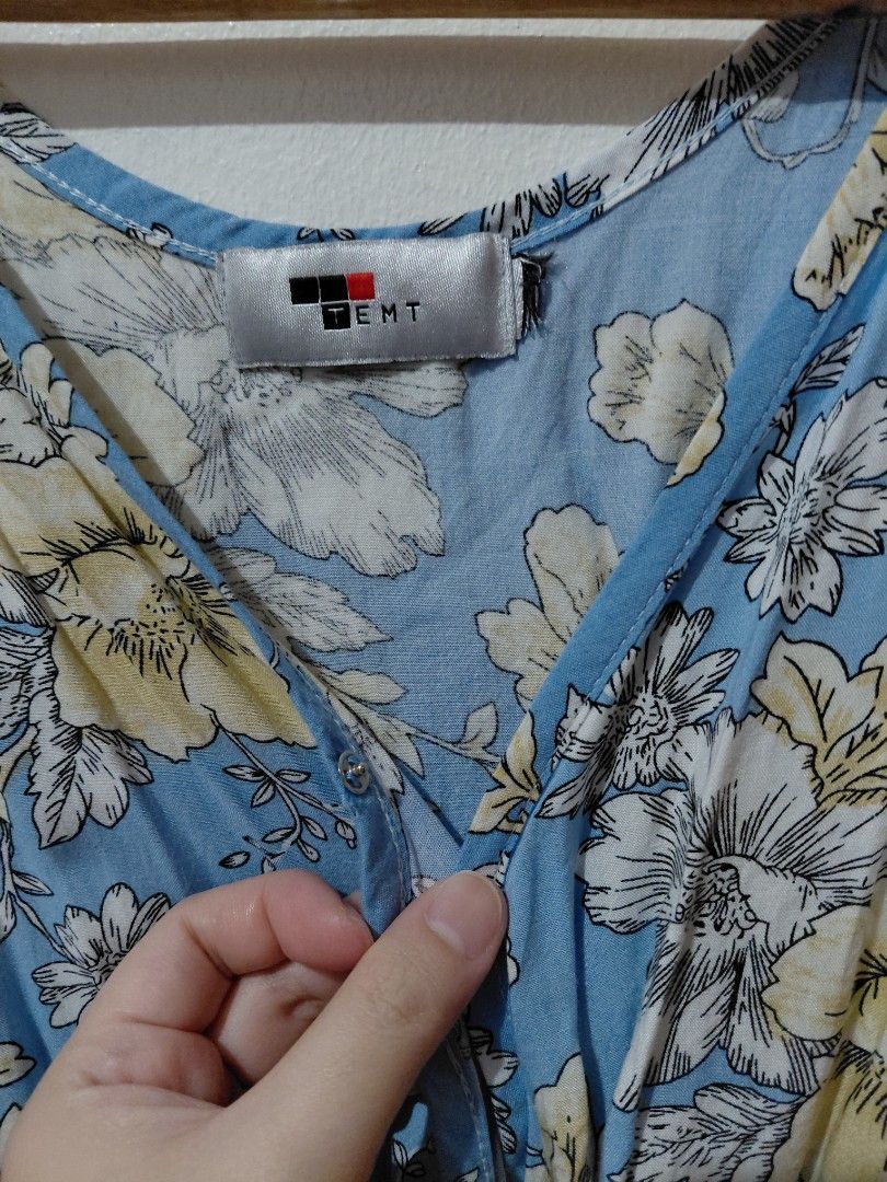 TEMT Floral Sleeveless Romper (Category: Rompers) located in Tarlac. Submitted by wornwardrobe (Listing ID 1467827253, Image 3). Description: Will best fit size S Flaw: missing snap button, see photos Kindly note that all items are stored at my parents' house and not on hand. Retrieval takes up to 2 weeks before shipping. Please purchase only if you're okay with the wait. Message me to check the next available shipping date! Thank you!.