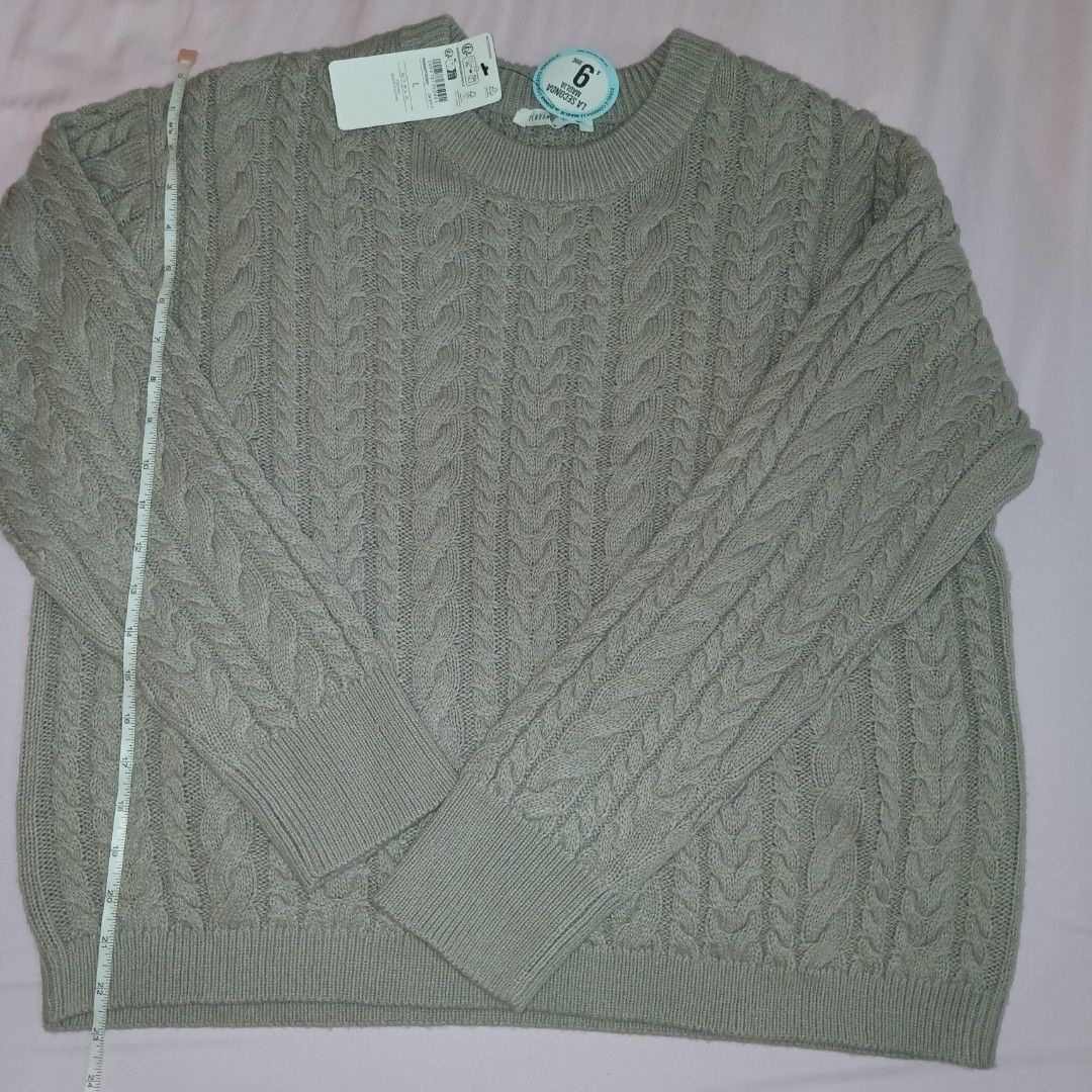 TERRANOVA CABLE KNIT SWEATER LARGE bnew with tag (Category: Longsleeves) located in Manila. Submitted by twentyfifthbymaria (Listing ID 1467621487, Image 3). Description: Brand new! Bought the wrong size:< Size Large Brand new Bought for 1200! Selling for 900 DECLUTTERING!.