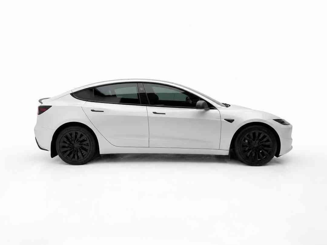 Tesla Model 3 Electric Long Range AWD 78 kWh (A) (Category: Used Cars) located in Singapore. Submitted by vincar_pre-owned (Listing ID 1467718899, Image 2). Description: 1 owner, low mileage, 8 years battery warranty by Tesla Singapore. The Long Range AWD models offer increased range and faster acceleration compared to the base rear-wheel drive models, thanks to their dual-motor setup. Features: Powered by dual electric motors producing 491bhp, 0