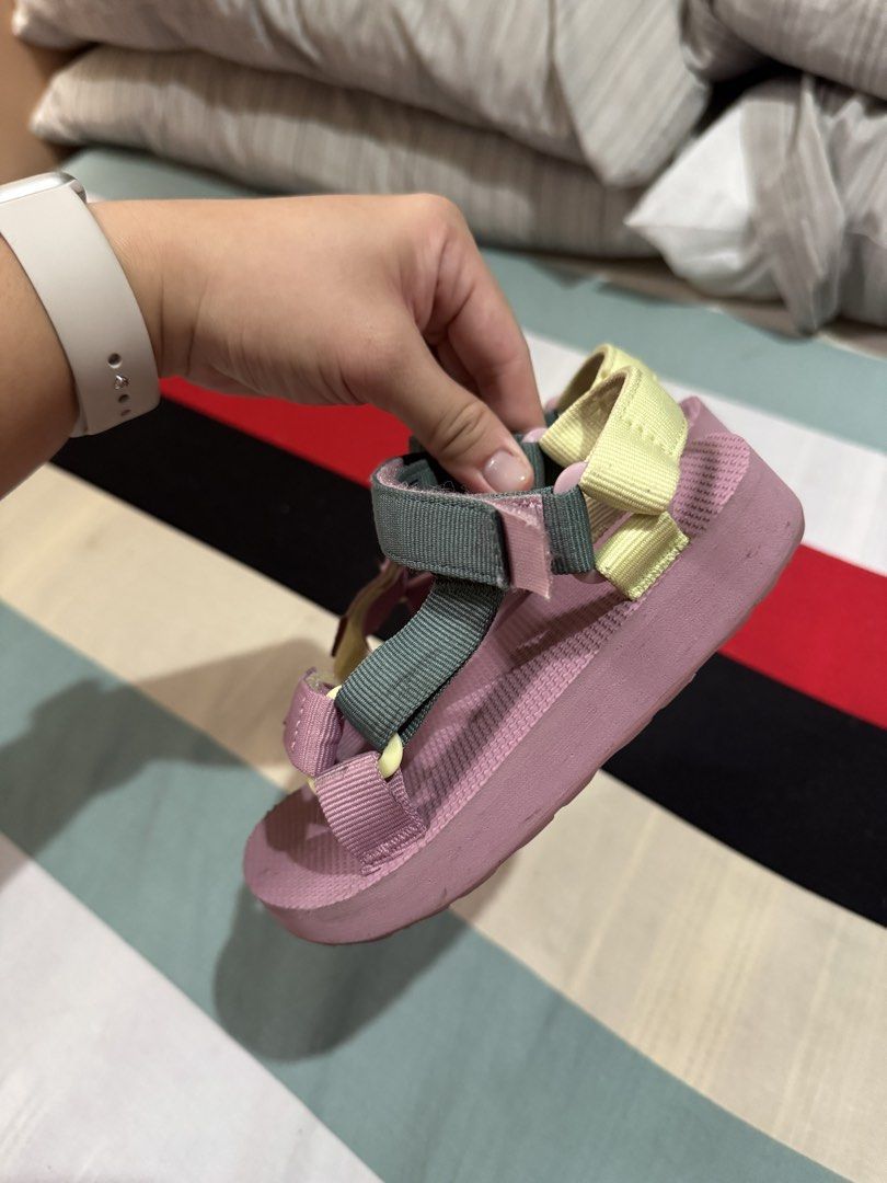 teva us11 (Category: Babies & Kids Fashion) located in Quezon City. Submitted by mayos.onlineshop (Listing ID 1467629401, Image 3). Description: .