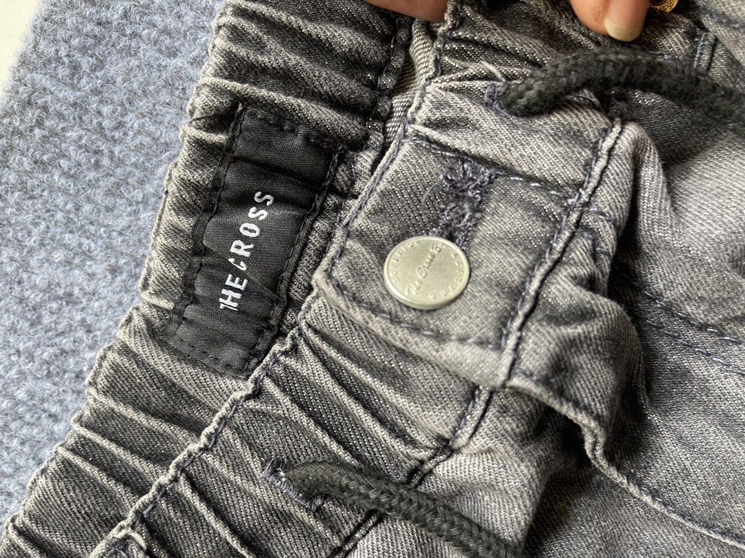 The cross balloon Pants (Category: Jeans) located in Butuan. Submitted by cgsayas20083001 (Listing ID 1467640759, Image 3). Description: Dimes 28-34 x 45 16.5 Hem 8.