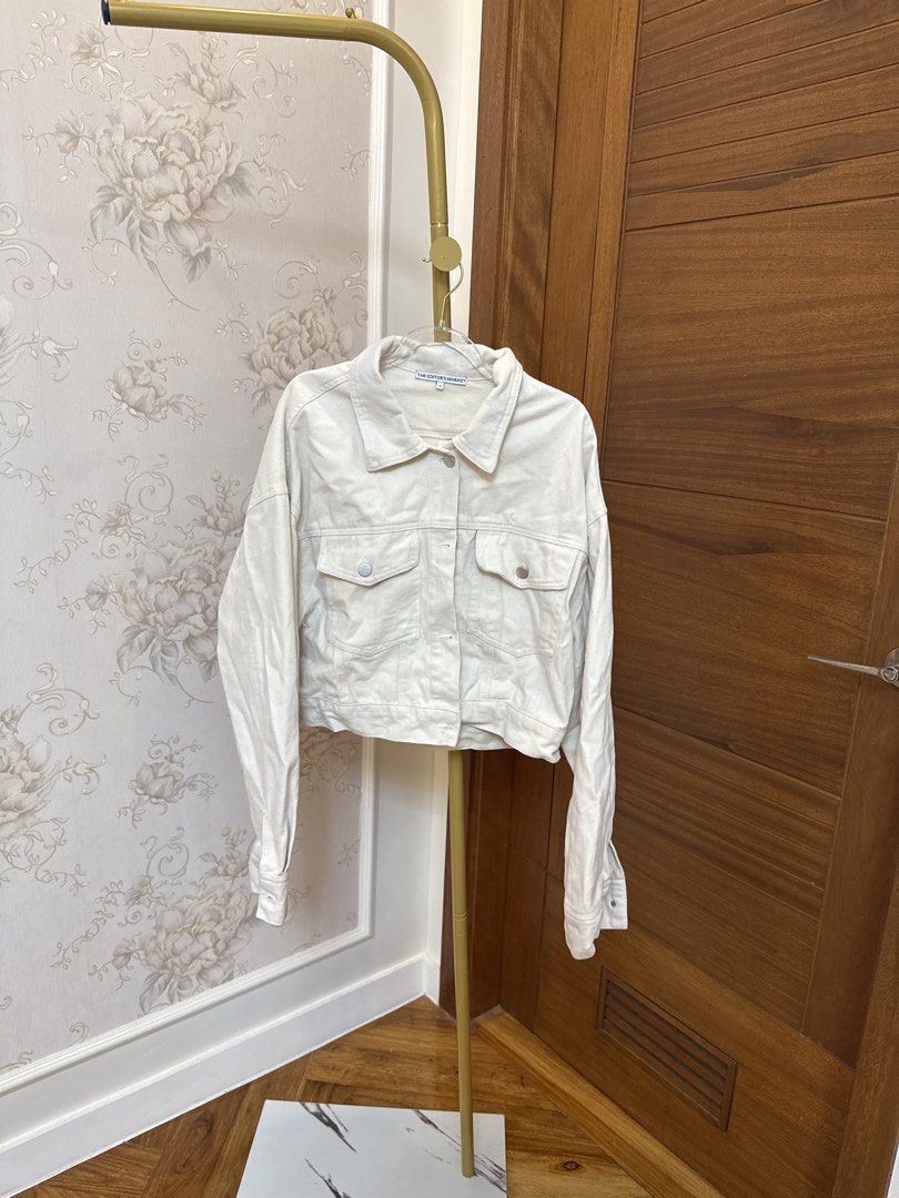 The Editor's Market: Jacket in Beige (Category: Coats, Jackets and Outerwear) located in Quezon City. Submitted by vpauline (Listing ID 1467624980, Image 1). Description: 10/10.