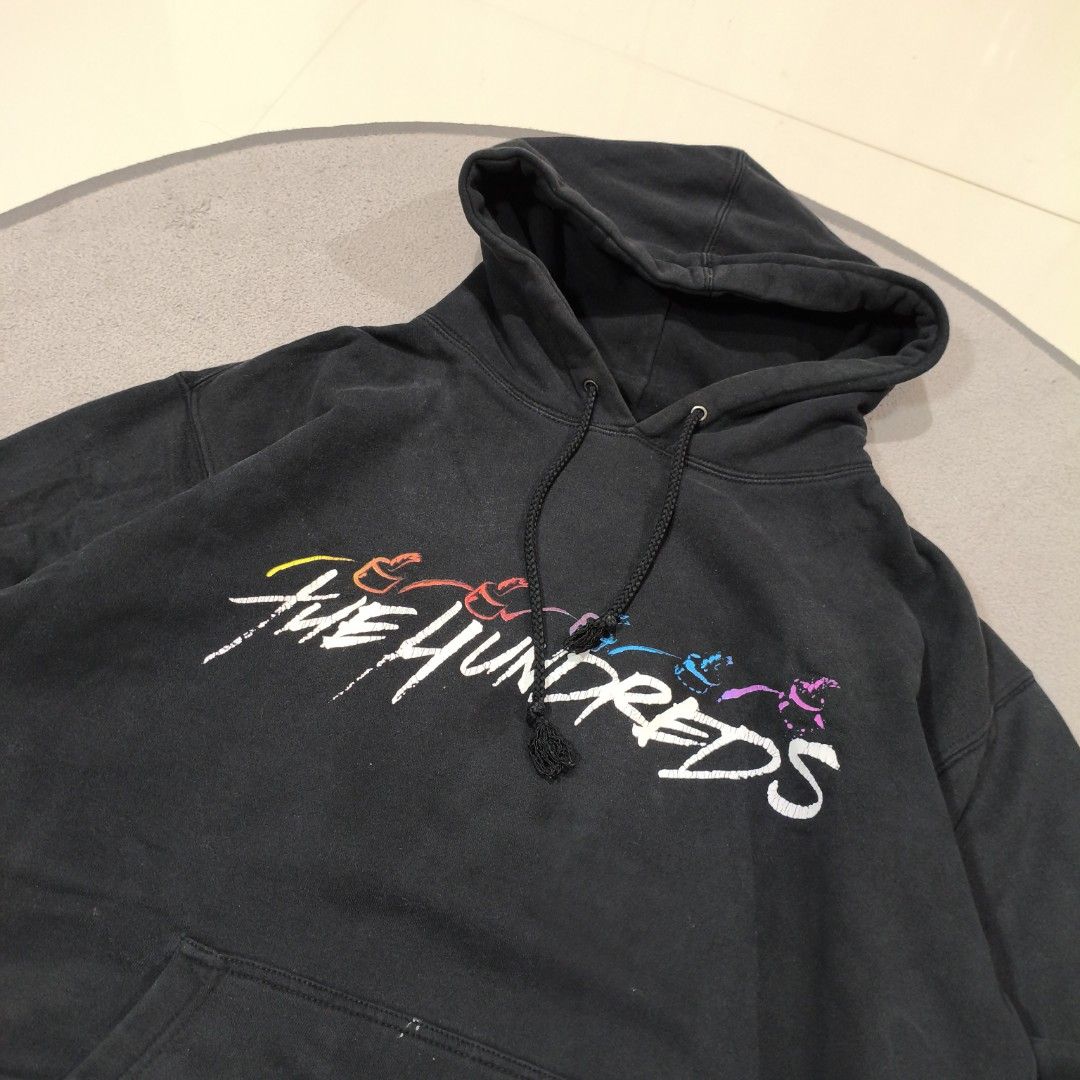 The hundreds hoodie (Category: Hoodies) located in Calatrava. Submitted by ermitany0 (Listing ID 1467672816, Image 3). Description: the hundreds size: Medium width x length: 23.5"x27 flaws: - crack print - paint stains - distress ribbings - repaired stitching sa back hem please check photos for more details ✅ location: Negros Occidental PM if interested 📩 📩 📩.