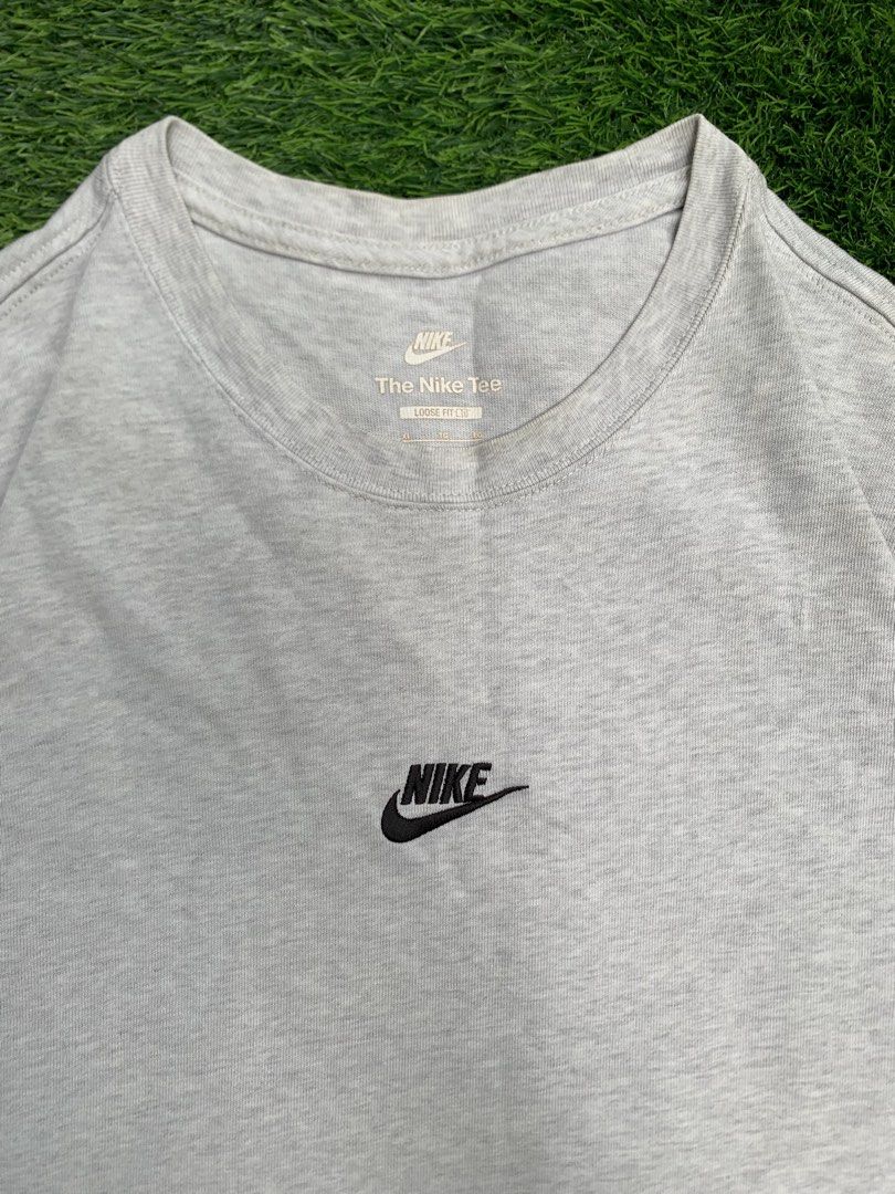 The Nike Tee (Nike Premium Essentials T-Shirt) (Category: Activewear) located in Dapitan. Submitted by _joemariesacal.23 (Listing ID 1467775546, Image 2). Description: -Light grey/marl colorway -Heavyweight organic cotton -Width 21 -Length 27 -XL on tag but can fit medium to large.