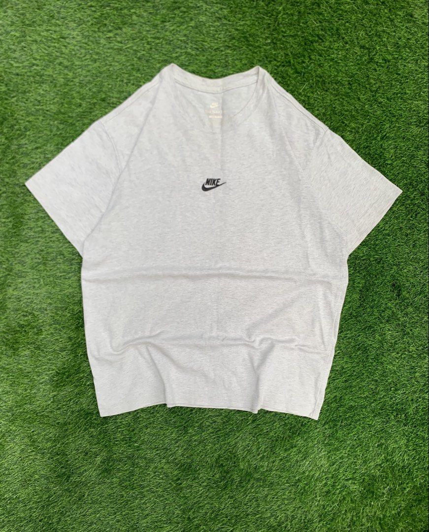 The Nike Tee (Nike Premium Essentials T-Shirt) (Category: Activewear) located in Dapitan. Submitted by _joemariesacal.23 (Listing ID 1467775546, Image 1). Description: -Light grey/marl colorway -Heavyweight organic cotton -Width 21 -Length 27 -XL on tag but can fit medium to large.