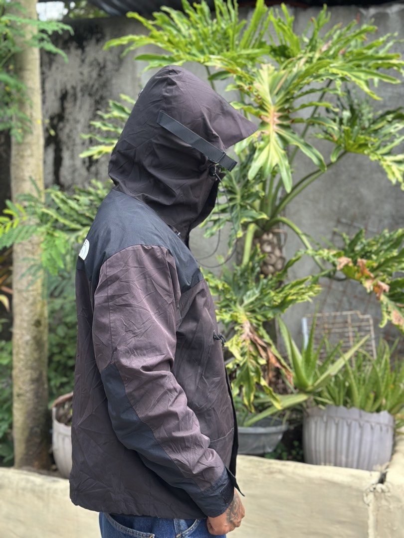 The North face (Category: Coats, Jackets and Outerwear) located in Orani. Submitted by ajgav69 (Listing ID 1467605899, Image 3). Description: The north Face goretex Size large 24width 26 length Excellent condition Puller gana lahat Authentic.