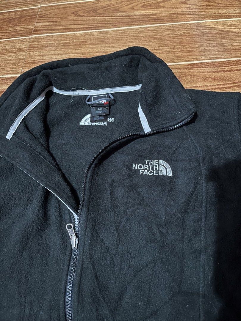 The North Face Black Fleece Jacket Size L (Category: Coats, Jackets and Outerwear) located in Manila. Submitted by a.stmngo (Listing ID 1467613691, Image 2). Description: Size Large on tag Width Width 22.5 inches Length 25 inches Issue minimal lints Good Condition 📍Manage your Expectation. Item is thrifted. 📍Nagcarlan, Laguna .