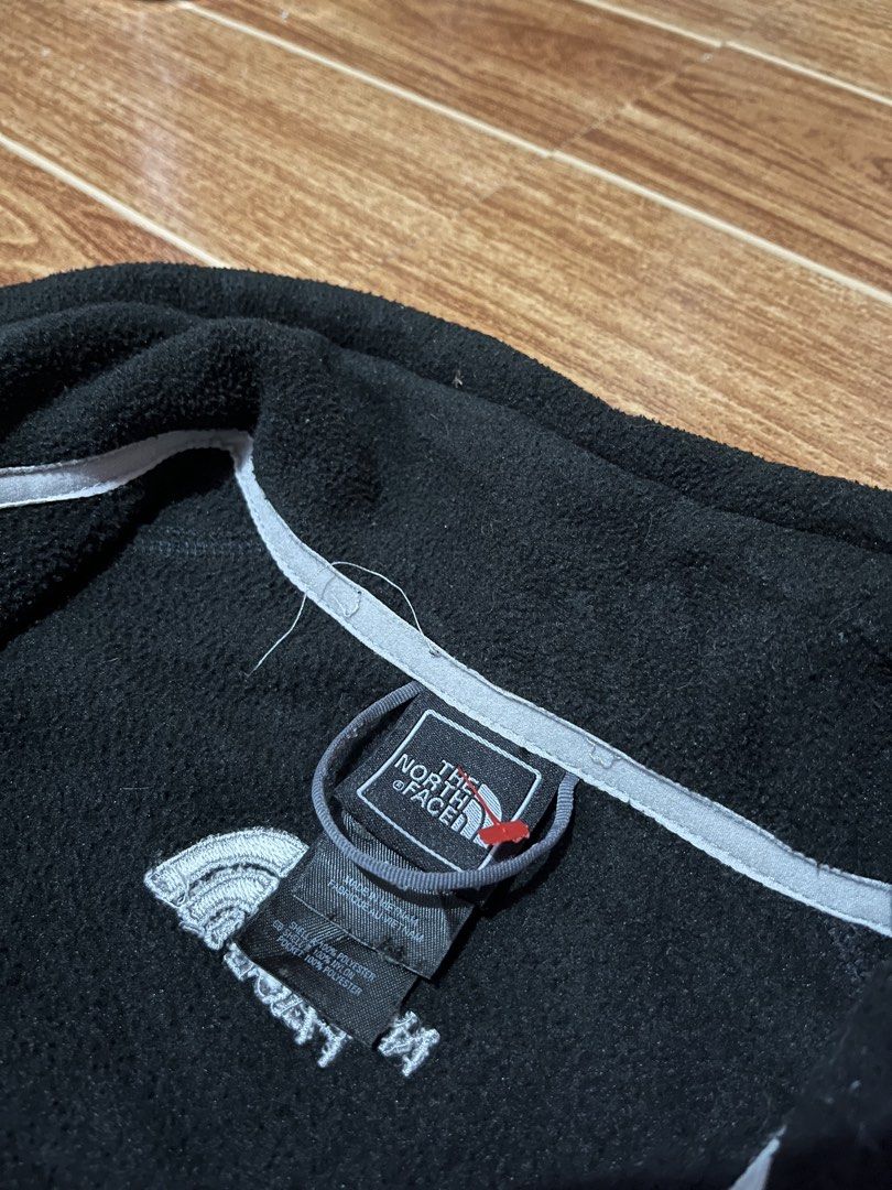The North Face Black Fleece Jacket Size L (Category: Coats, Jackets and Outerwear) located in Manila. Submitted by a.stmngo (Listing ID 1467613691, Image 3). Description: Size Large on tag Width Width 22.5 inches Length 25 inches Issue minimal lints Good Condition 📍Manage your Expectation. Item is thrifted. 📍Nagcarlan, Laguna .