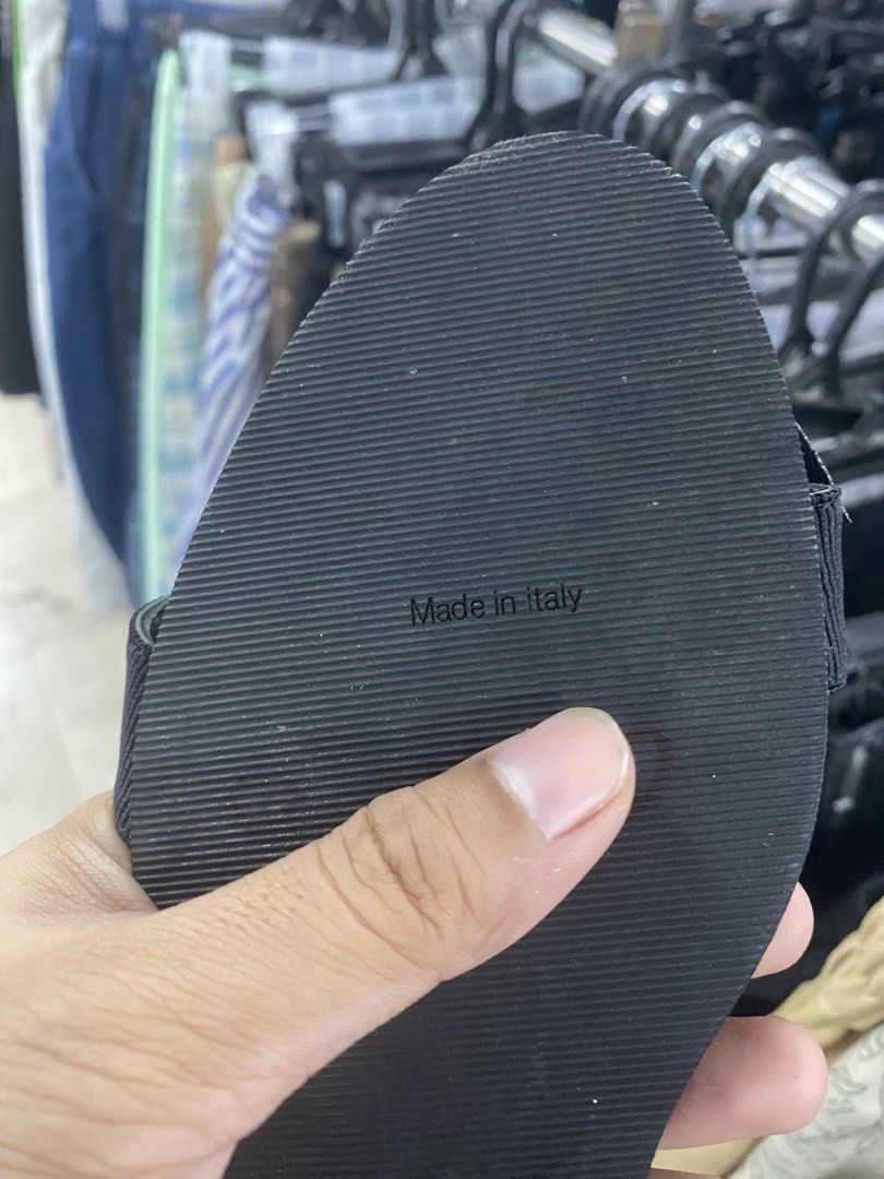 The row (Category: Sandals) located in Manila. Submitted by hell_market (Listing ID 1467651031, Image 3). Description: .