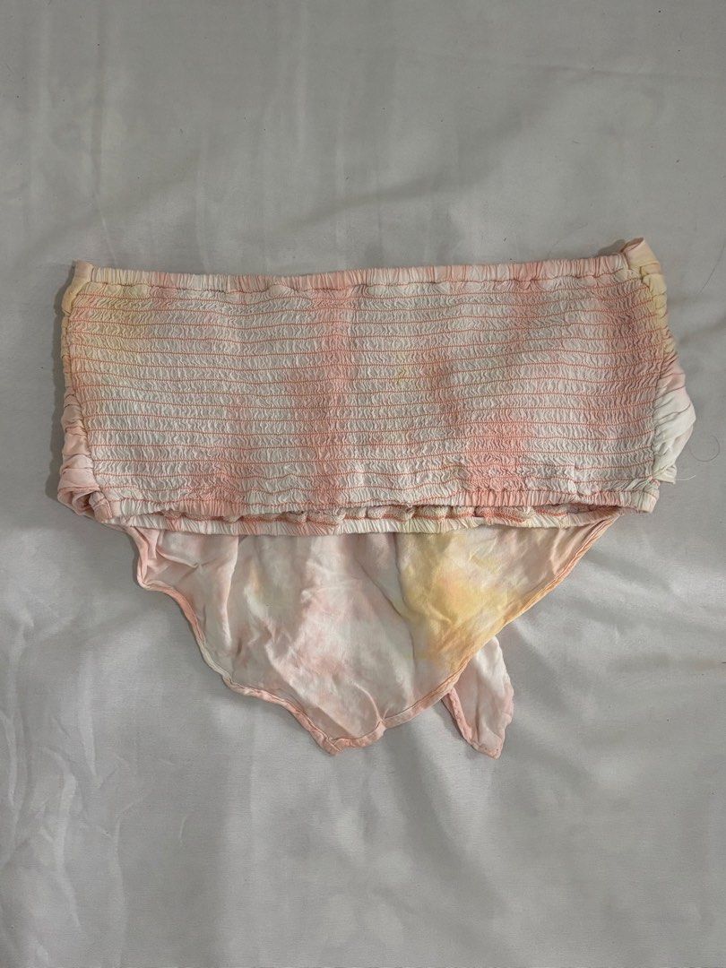 Tie-dye Summer Tube Top (Category: Sleeveless) located in Quezon City. Submitted by chrissie__ (Listing ID 1467689800, Image 2). Description: ▪️ Used 3x..