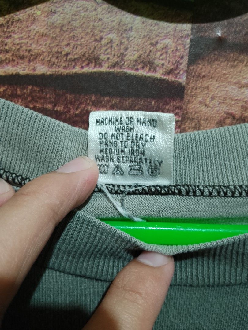 Tiger Big Face Print Shirt (Category: Tshirts & Polo Shirts ) located in Baguio. Submitted by bado.feels (Listing ID 1467769328, Image 3). Description: Vintage Vibes Size Large to XL Width 20 Length 28 350+sf.