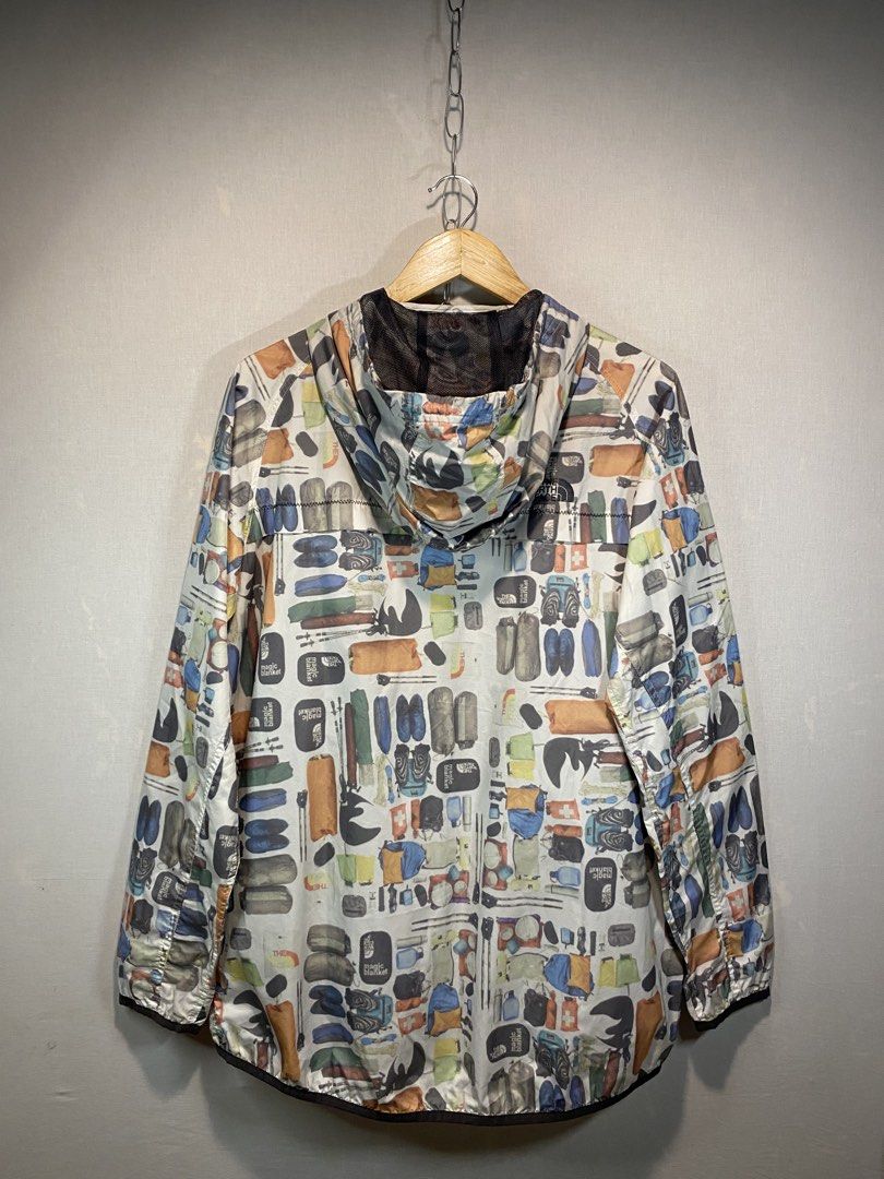 TNF LIGHTWEIGHT WIND BREAKer (Category: Coats, Jackets and Outerwear) located in Baguio. Submitted by where2wear.epbi (Listing ID 1467810052, Image 2). Description: EXCELLENT CONDITION 27*23 LARGE TO XL BAGUIO MEET DA BY SCHEDULE .