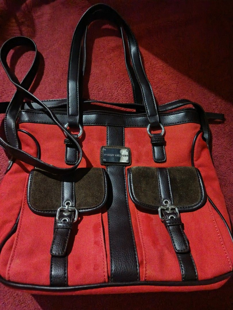 Tommy Hilfiger (Category: Luxury Bags & Wallets) located in Datu Odin Sinsuat (Dinaig). Submitted by jasminejehsu (Listing ID 1467716213, Image 1). Description: the bag is like new pero may mga part na may dot nasa picture naman flaws niya..